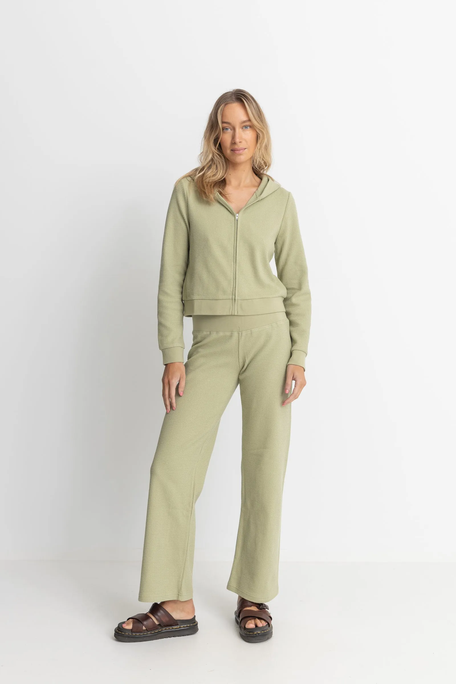 Light Layers Low Waisted Pant Sage