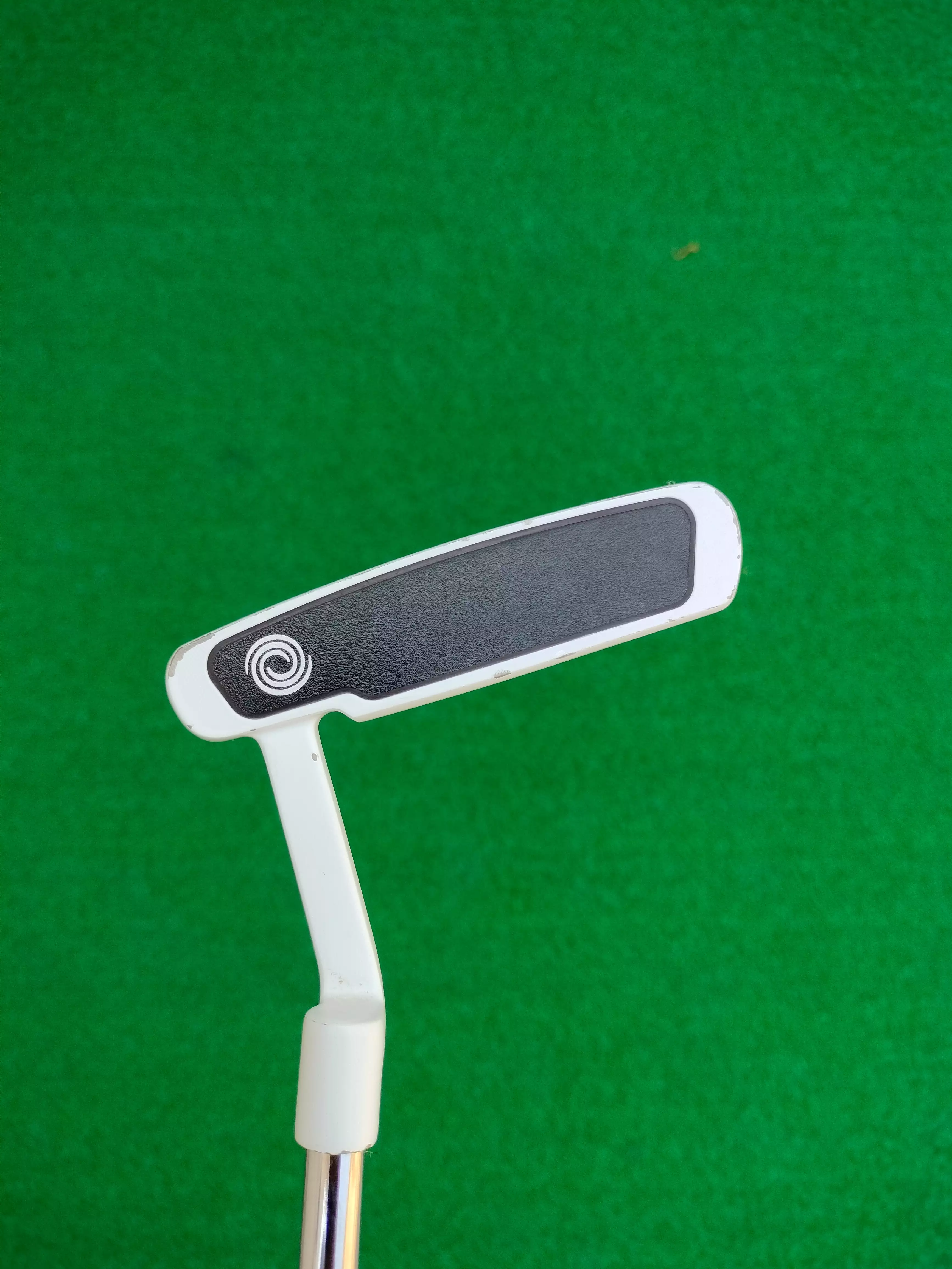 Odyssey Versa 330M White Putter